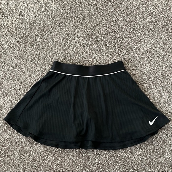 Nike Dresses & Skirts - NWOT Women's Nike Court Flouncy Tennis Skirt w/ Shorts size Small in Black